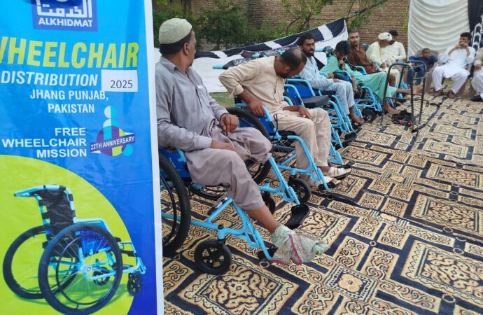 الخدمت فاؤنڈیشن کی جانب سے 18ویل چیئرز تقسیم،اب تک کل513 معذور افراد کے لیے ویل چیئرز، مالیت 1 کروڑ 80 لاکھ روپے تقسیم کردی گئیں ہیں