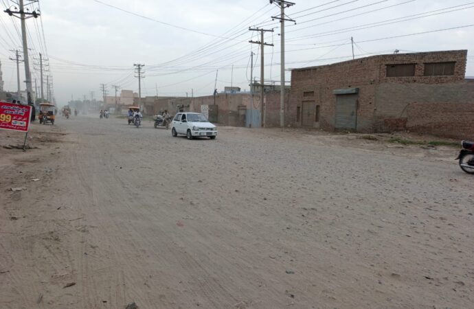 ایک دہائی گذرنے کے باوجود ٹوبہ پھاٹک سے لالہ زار کالونی تک سڑک کا معمولی ساحصہ نہ بن سکا، علاقہ مکین اور مسافر پریشان