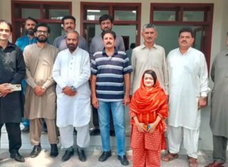 میاں ریاض صدر ایپکا سپیشل ایجوکیشن پنجاب کی اپنے عہداران کے ہمراہ محمد شعیب جدون ڈی جھی اسپیشل ایجوکیشن سے ملاقات