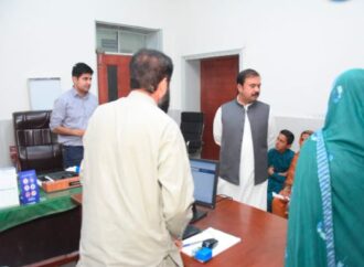 ڈپٹی کمشنر علی بھنڈر نے تحصیل ہیڈکوارٹر ہسپتال جھنگ سٹی کا دورہ کیا