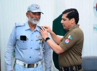 بغیر ثبوت کے چالان کا دور ختم ،ٹریفک پولیس کو باڈی کیمرے فراہم