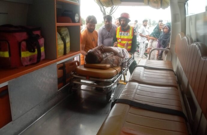 پراڈائز سٹی گوجرہ روڈ پر 2 موٹرسائیکلز میں تصادم 2 افراد زخمی، ریسکیو