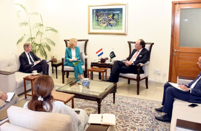 وزیر خزانہ کی پاکستان کی سماجی و اقتصادی ترقی میں ڈچ کمپنیوں کے کردار کی تعریف