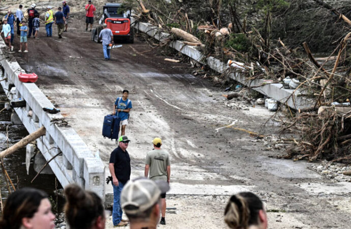 امریکہ:ریاست ٹیکساس میں سیلاب سے ہلاکتوں کی تعداد ایک سو سے تجاوز کرگئی
