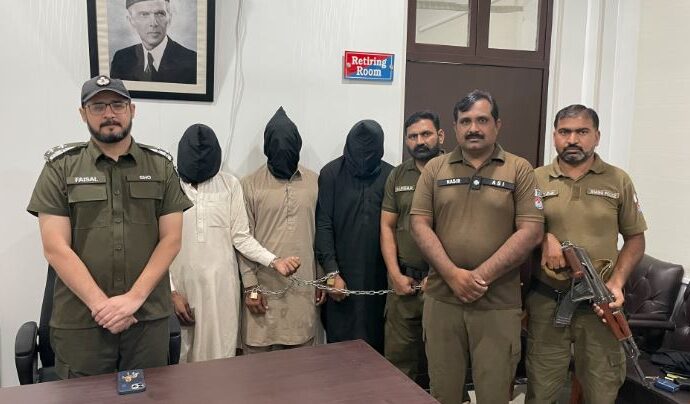 تھانہ سیٹلائٹ ٹاؤن کے علاقہ میں ہونے والی ڈکیتی پولیس نے ڈاکوؤں کو لاہور سے گرفتار کر لیا