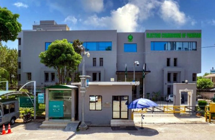 الیکشن کمیشن نے سینیٹر اعجاز چوہدری اور رکن قومی اسمبلی محمد احمد چٹھہ کو نااہل قرار دے دیا