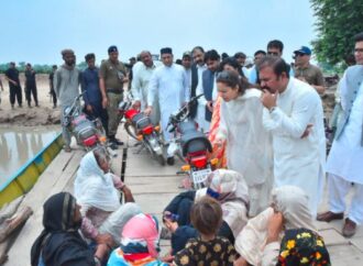 کمشنر مریم خان حفاظتی اقدامات اور سیلابی پانی کی صوتحال کا جائزہ لینے ہیڈ تریموں پہنچ گئیں