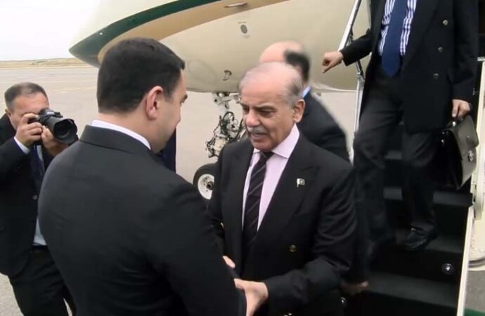 وزیرِاعظم اقتصادی تعاون تنظیم کے سربراہی اجلاس میں شرکت کیلئے شوشا پہنچ گئے