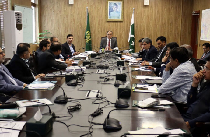 حکومت، گوادر، خلیج فارس کاروباری نقل و حمل کیلئے نجی کمپنیوں سے رابطے میں ہے، احسن