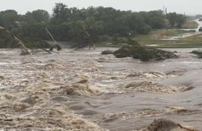 امریکی ریاست ٹیکساس میں سیلابی ریلوں کے باعث 43 افراد ہلاک