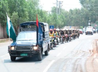 قیام امن اور شہریوں میں احساس تحفظ پیدا کرنے کیلئے جھنگ پولیس کی جانب سے فلیگ مارچ کا انعقاد