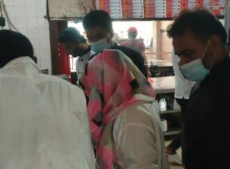 پنجاب فوڈ اتھارٹی کا نواز چوک پر واقع فاسٹ فوڈ ریسٹورنٹ پر چھاپہ،ایکسپائر اسٹرابری پیسٹ موقع پر تلف، بھاری جرمانہ عائد