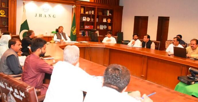 ڈپٹی کمشنر علی اکبر بھنڈر کی زیر صدارت ڈینگی کے خاتمہ کے حوالہ سے اجلاس