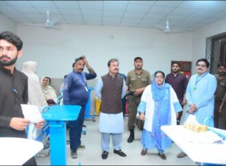 ڈپٹی کمشنر علی اکبر بھنڈر نے ڈسٹرکٹ ہیڈ کوارٹر ہسپتال اور تحصیل ہیڈکوارٹر ہسپتال جھنگ سٹی کا دورہ کیا