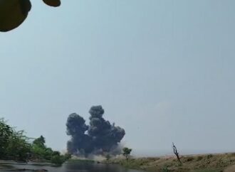 دریائے چناب میں سیلابی ریلے کے دباؤ کو کم کرنے لئے موضع ننکانہ کے قریب ریلوے ٹریک کے بند توڑ دیا گیا