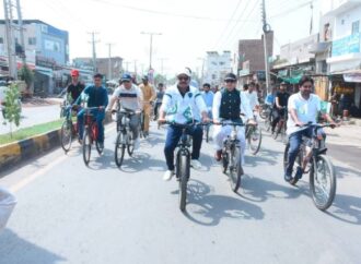جشن آزادی و معرکہ حق کی تقریبات کے حوالے سے ضلعی انتظامیہ کی جانب سے پریس کلب سے نواز شریف پارک تک سائیکل ریلی کا انعقاد