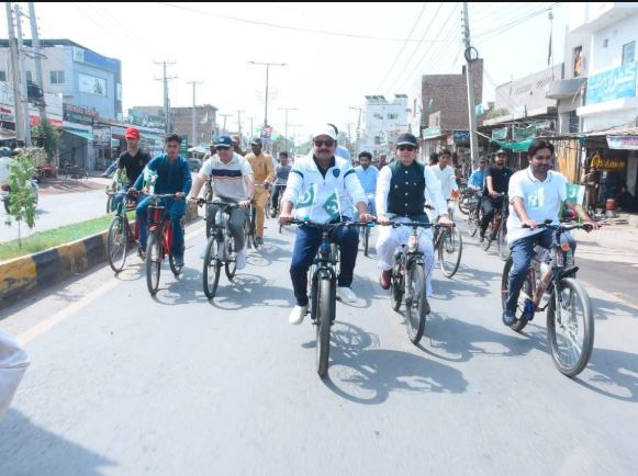 جشن آزادی و معرکہ حق کی تقریبات کے حوالے سے ضلعی انتظامیہ کی جانب سے پریس کلب سے نواز شریف پارک تک سائیکل ریلی کا انعقاد