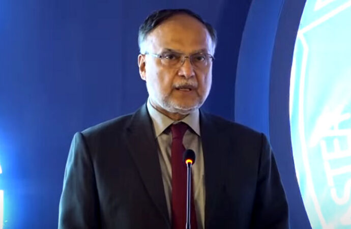 حکومت موسمیاتی تبدیلی کے خطرات سے نمٹنے کیلئے مؤثر حکمت عملی پر عمل پیرا ہے: احسن اقبال