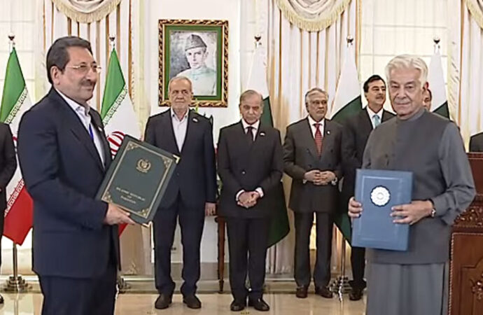 پاکستان اور ایران کے درمیان 12معاہدوں اور مفاہمتی یادداشتوں پر دستخط