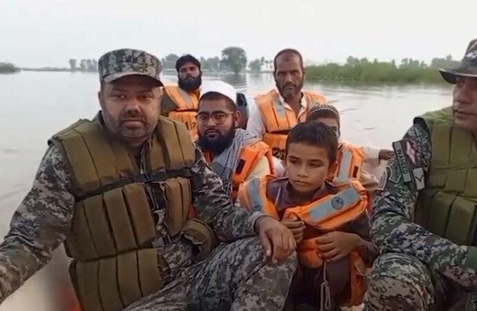 پنجاب رینجرزکاسیلاب سے متاثرہ سلیمانکی میں ریسکیوآپریشن جاری