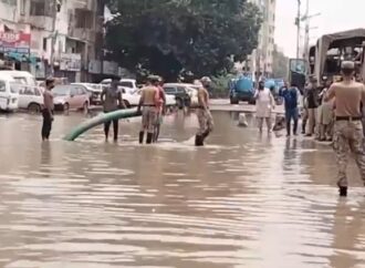 کراچی میں پاک فوج کی ریسکیو ٹیموں کی امدادی سرگرمیاں جاری