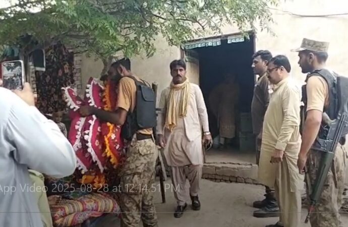 جھنگ سیلاب، اب تک 119 موضع جات متاثر ہوئے 2 لاکھ 40 ہزار محفوظ مقامات پرمنتقل ، 46 اسکول بند ہوگئے