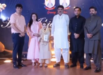 الائیڈ سکولز جھنگ کے زیر اہتمام میٹرک کے امتحان میں پوزیشن ہولڈر طلباءو طالبات کو ایوارڈ دینے کی ایک تقریب کا انعقاد