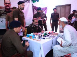 ریجنل پولیس آفیسر فیصل آباد ذیشان اصغر نے تھانہ شورکوٹ کینٹ میں منعقدہ کھلی کچہری میں شہریوں کے مسائل سنے