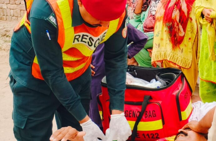 چک نمبر 461 مراد شاہ ٹوبہ روڈ پر پودے کاٹنے پر دو گروپوں میں جھگڑا 2 خواتین سمیت 3 افراد زخمی