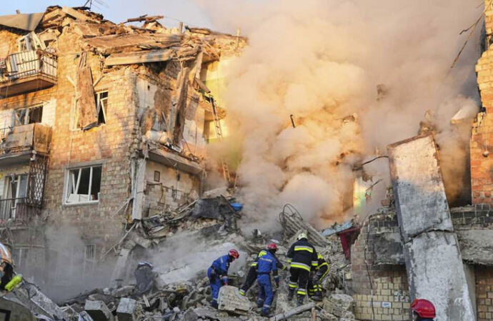 یوکرین پر روسی حملوں میں 18 افراد ہلاک