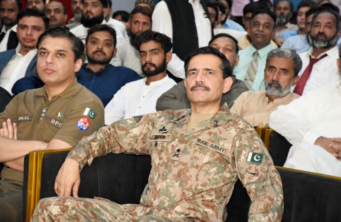 میجر جنرل عرفان ارشد کے ساتھ چناب کالج جھنگ میں ایک خصوصی نشت کا اہتمام کیا گیا