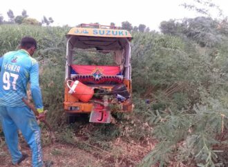 چنیوٹ روڈ پر 9 ویں میل کے قریب تیز رفتاری کے باعث موٹر سائیکل رکشہ الٹنے سے 3 افراد زخمی