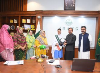 فیصل آباد بورڈ 9th کلاس کے سالانہ امتحانات میں گورنمنٹ سکول کی طالبہ کا اعزاز 553/555 نمبر حاصل کئے