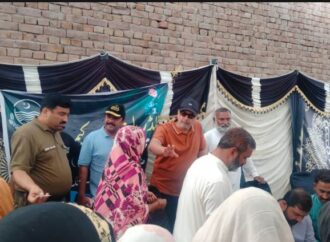 کمشنر فیصل آباد راجہ جہانگیر انور اور ڈپٹی کمشنر علی اکبر بھنڈر نے حفاظتی بند اور فلڈ ریلیف کیمپس کا دورہ کیا