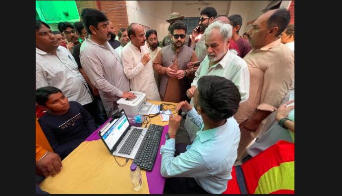 قطر چیئرٹی کے زیر اہتمام جھنگ میں فری آئی کیمپ کا آغاز,شیخ مکرم وحید نے دو روزہ فری آئی کیمپ کا افتتاح کیا۔