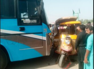 شورکوٹ جھنگ روڈ پر فیضان مدینہ بائی پاس کے قریب اٹو رکشہ اور مسافر بس کا تصادم 1 شخص جاں بحق خاتون زخمی