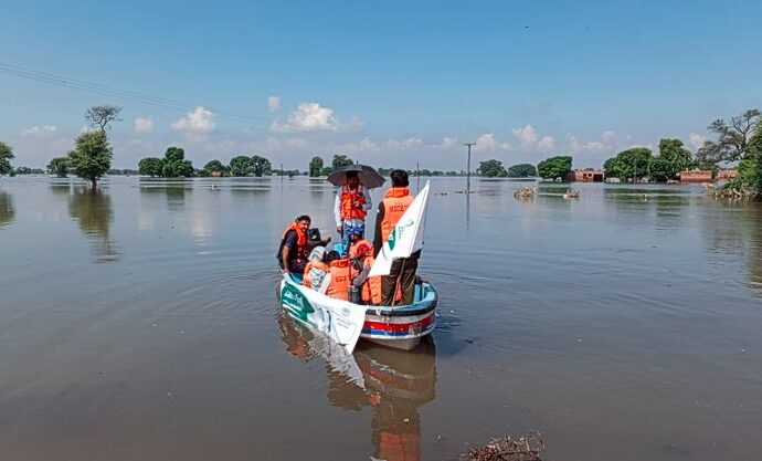 سیلاب متاثرین کو طبی سہولیات کی فراہم کے لئے جھنگ میں ” کلینک آن بوٹ” کا آغاز کردیا گیا
