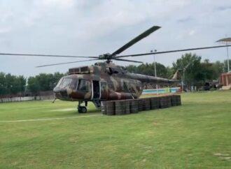 جھنگ میں سیلابی علاقوں میں پھنسے ہوئے افراد کو راشن کی فراہمی کے لئے ہیلی کاپٹر سروس کا آغاز کردیا گیا