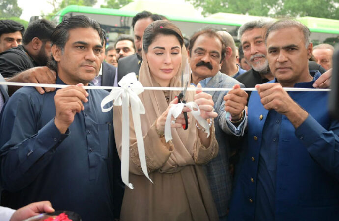 وزیراعلیٰ پنجاب کا فیصل آباد میں الیکٹرک بس سروس کا افتتاح