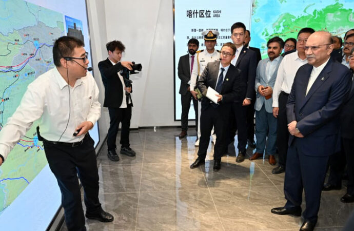 صدر کا سنکیانگ میں کاشغرفری ٹریڈ زون کا دورہ