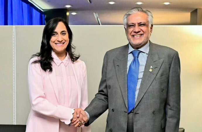 نائب وزیراعظم اور کینیڈا کی وزیر خارجہ کا اقتصادی تعلقات مزید مضبوط کرنے پر اتفاق