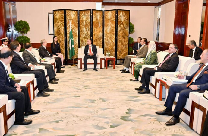 صدرکی برقی گاڑیوں کی مقامی سطح پر تیاری کیلئے عالمی کمپنیوں کو تعاون کی یقین دہانی