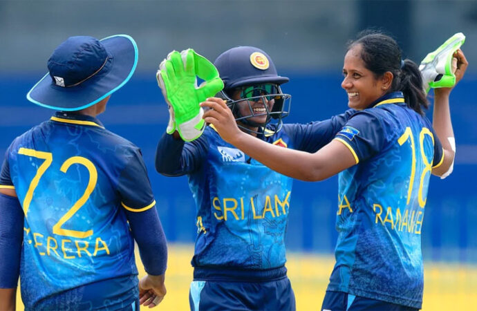 ویمن ورلڈ کپ، بھارت اورسری لنکا کے درمیان جاری، بھارت نے سری لنکا کو جیت کے لئے 271 رنز کا ہدف دے دیا
