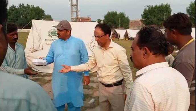 سید صولت رضا ایم ڈی واسا کا سیلابی کیمپوں کا دورہ، کھانا و پانی تقسیم