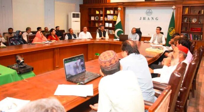 جھنگ کے سیلاب متاثرہ علاقوں میں گھروں اور فصلوں کے نقصان کا جائزہ لینے کیلئے رواں ماہ 24 تاریخ سے سروے کا آغاز ہو گا،ڈپٹی کمشنر