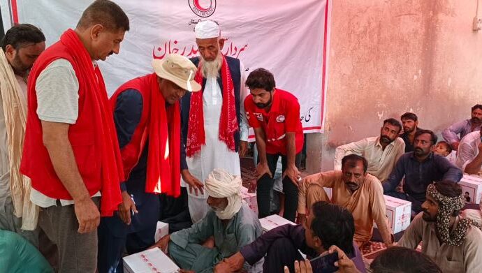 محبوب قادر شاہ، سیکرٹری جنرل ہلالِ احمر پنجاب نے تحصیل احمد پور سیال کے موضع پیر عبدالرحمن اور اطراف کے گاؤں کا دورہ کیا