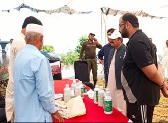 ڈپٹی کمشنر علی اکبر بھنڈر نے بائی پاس حفاظتی بند و سرگودھا روڑ اور کوٹ خیرا میں ریلیف کیمپ کا دورہ کیا