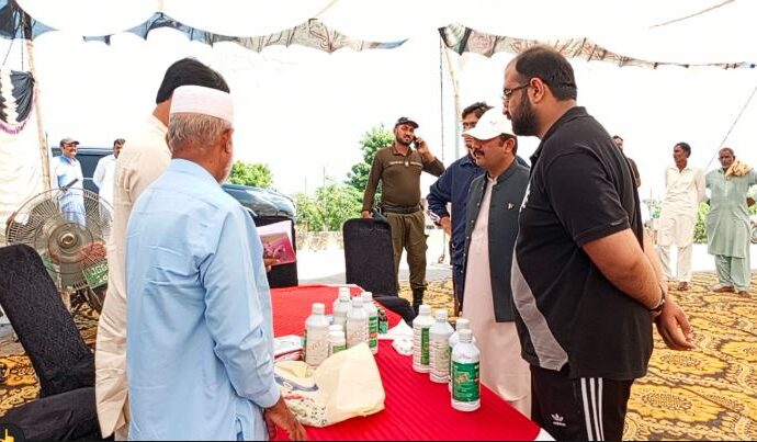 ڈپٹی کمشنر علی اکبر بھنڈر نے بائی پاس حفاظتی بند و سرگودھا روڑ اور کوٹ خیرا میں ریلیف کیمپ کا دورہ کیا