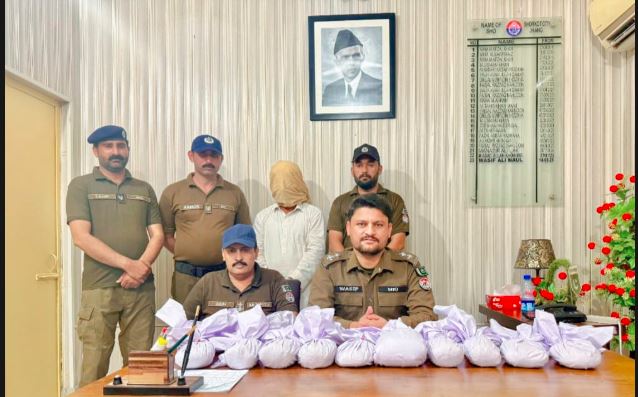تھانہ شورکوٹ پولیس کی کاروائی، 10 کلوگرام چرس سمیت منشیات فروش گرفتار