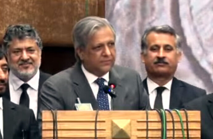 وکلاء کے مسائل ترجیحی بنیادوں پرحل کئے جارہے ہیں،اعظم نذیر تارڑ